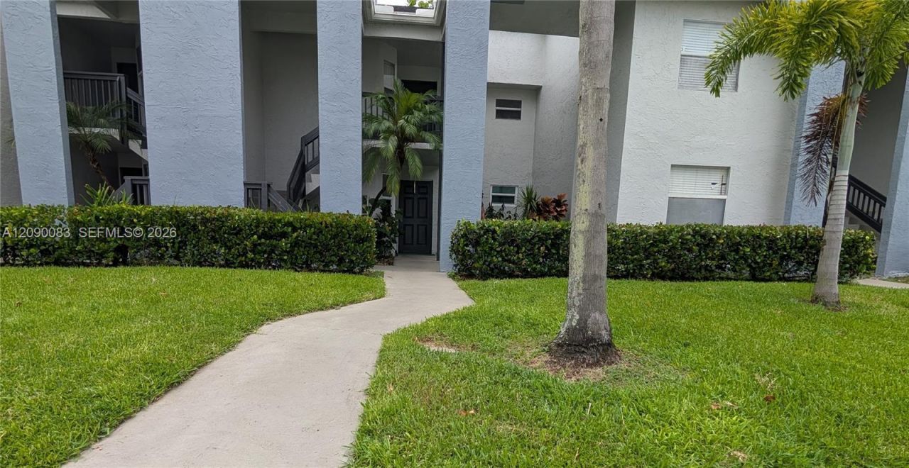 211 SW 113th Way, Unit 211, Pembroke Pines, FL 33025 Photo