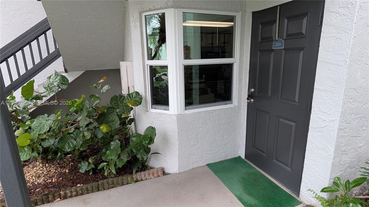 211 SW 113th Way, Unit 211, Pembroke Pines, FL 33025 Photo