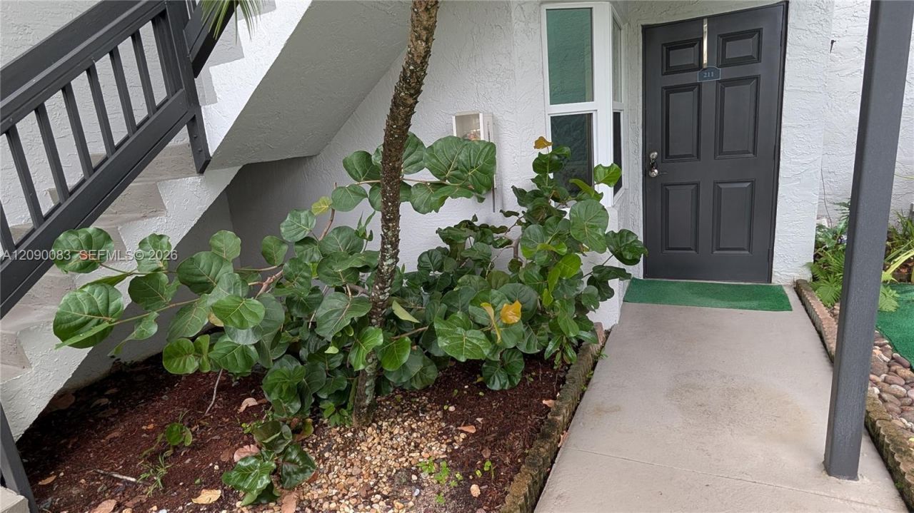 211 SW 113th Way, Unit 211, Pembroke Pines, FL 33025 Photo