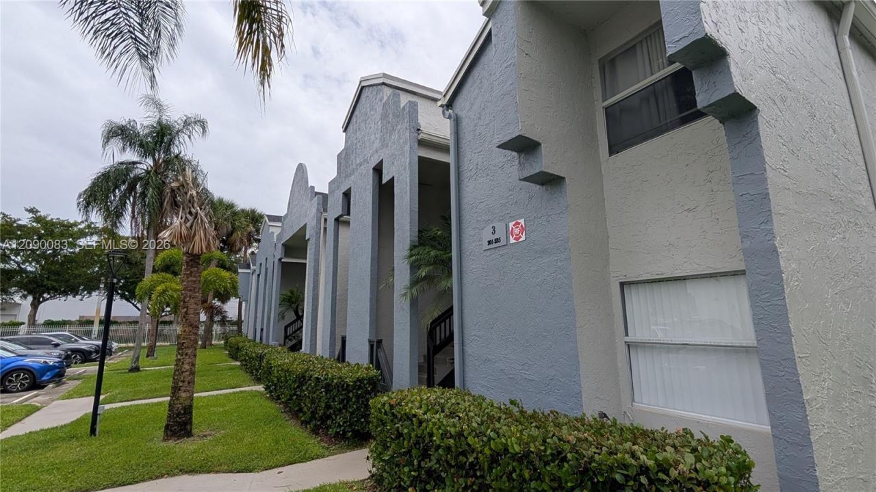 211 SW 113th Way, Unit 211, Pembroke Pines, FL 33025 Photo