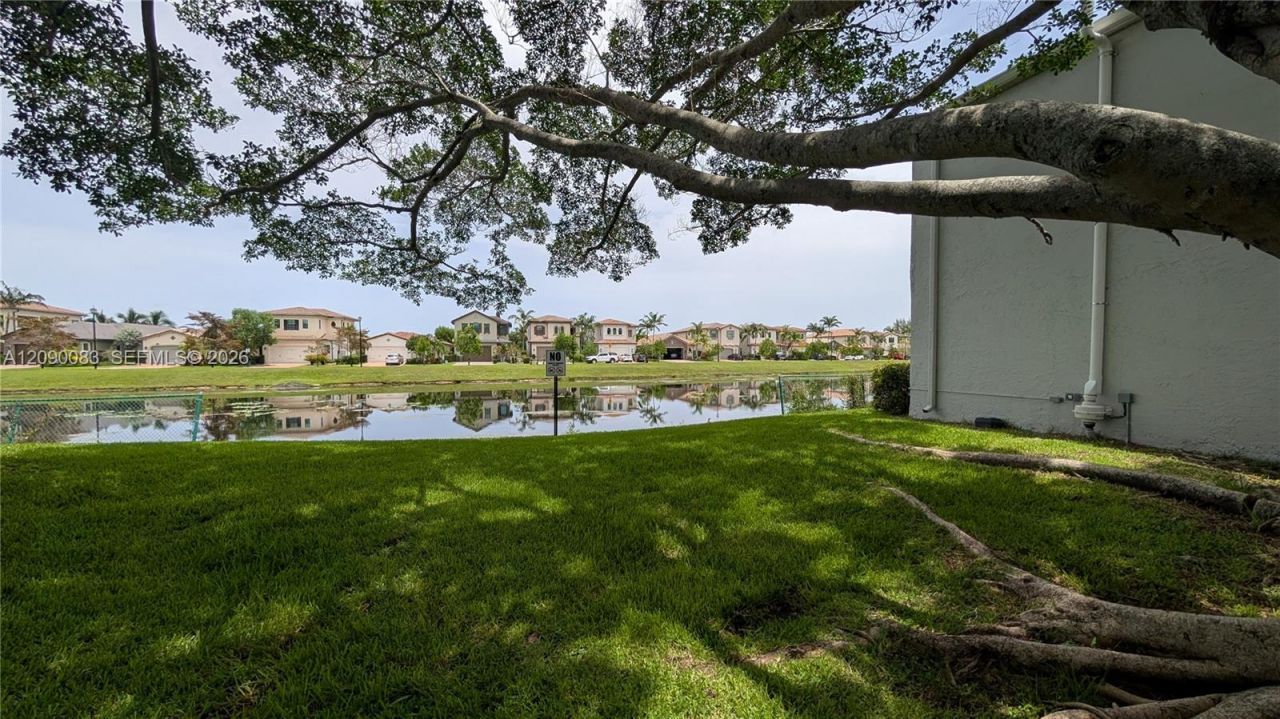 211 SW 113th Way, Unit 211, Pembroke Pines, FL 33025 Photo