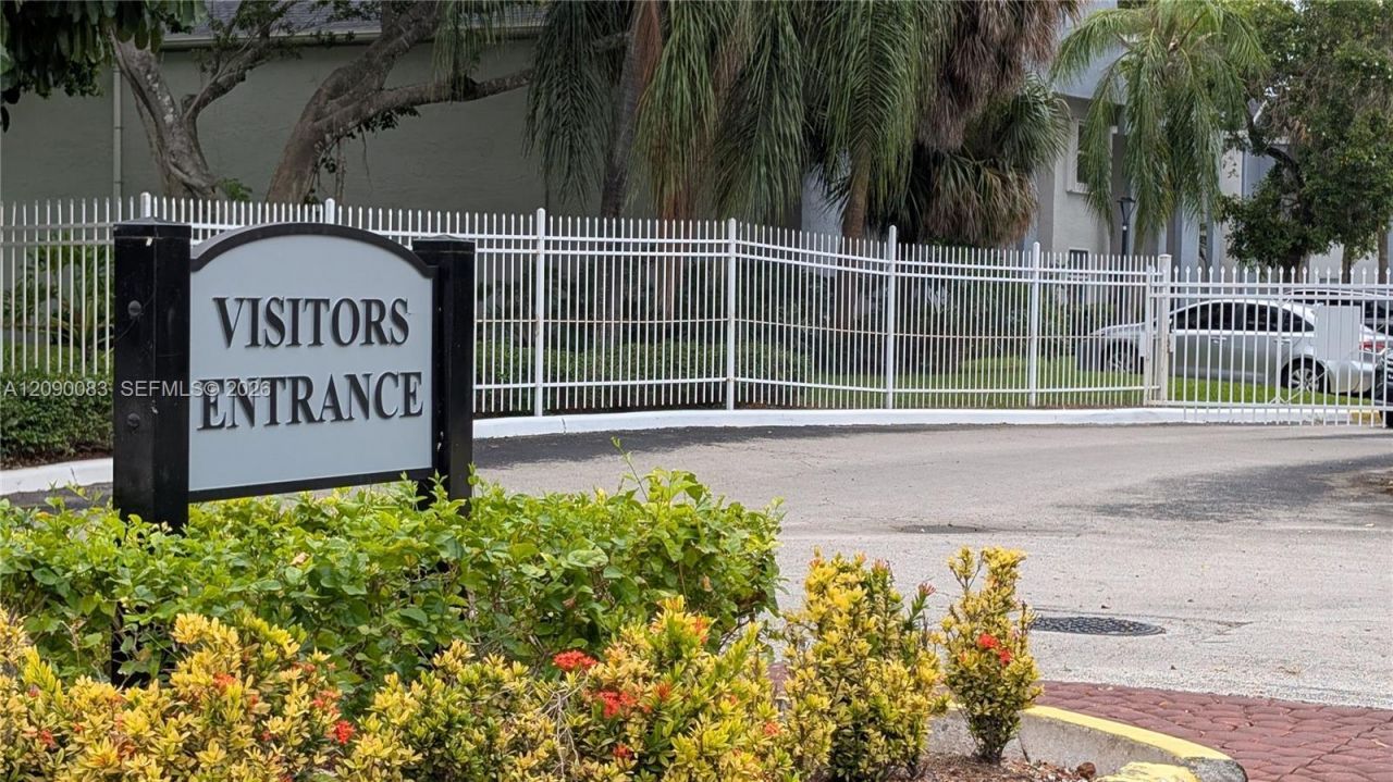 211 SW 113th Way, Unit 211, Pembroke Pines, FL 33025 Photo