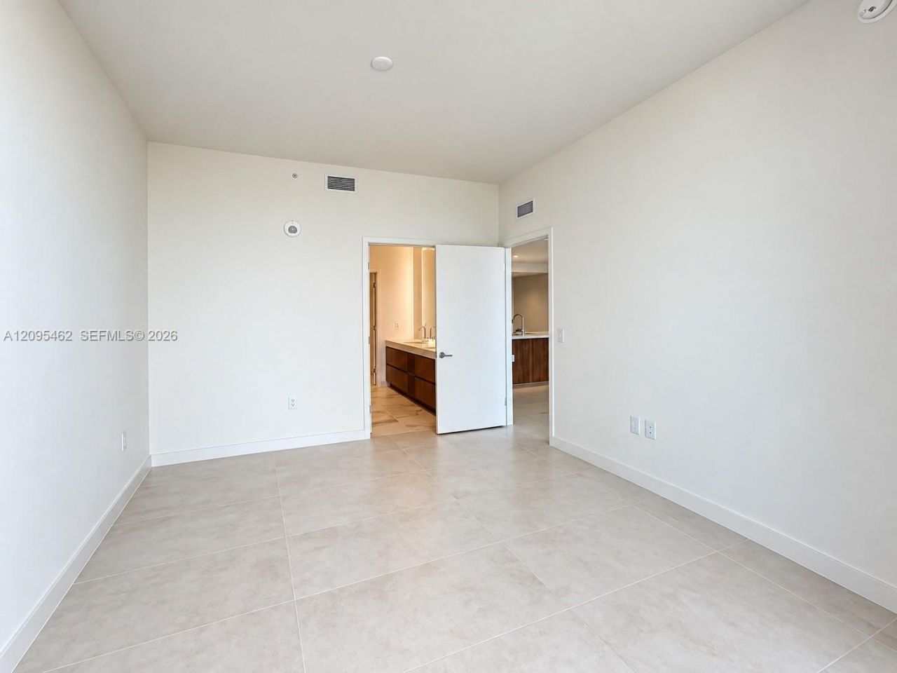 1400 Biscayne , Unit 4703, Miami, FL 33132 Photo