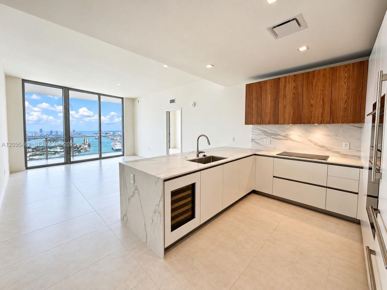 1400 Biscayne , Unit 4703, Miami, FL 33132 Photo
