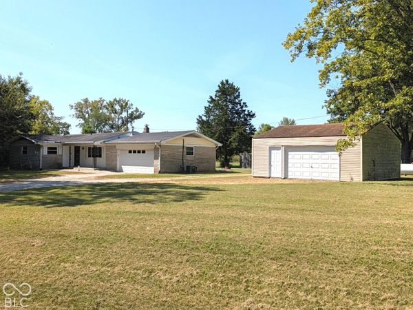 8611 N 700 W, Fountaintown, IN 46130