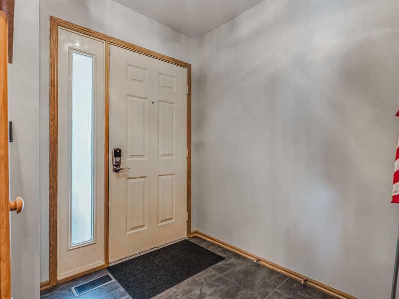 1010 Acorn Bay Drive, Galloway, OH 43119 Photo 10