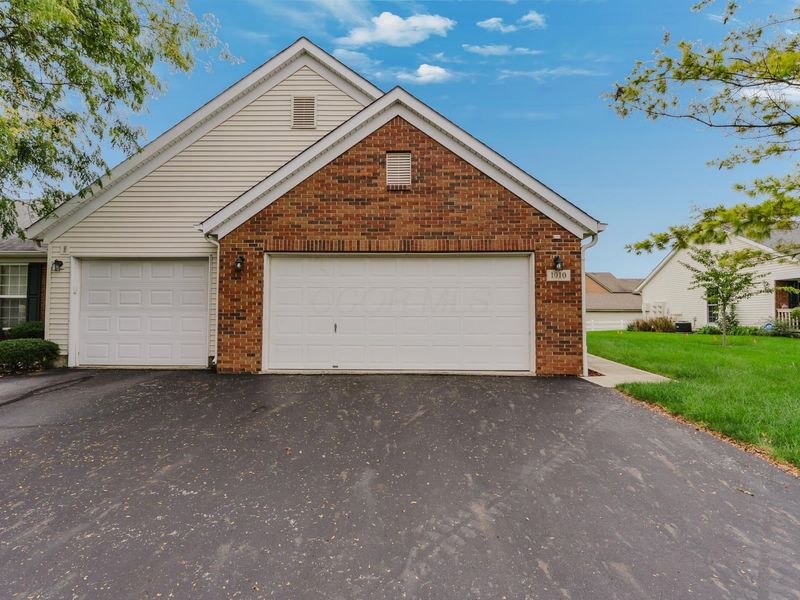 1010 Acorn Bay Drive, Galloway, OH 43119 Photo 2
