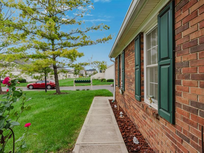 1010 Acorn Bay Drive, Galloway, OH 43119 Photo 6