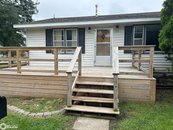 301 SE 3Rd Street, Leon, IA 50144