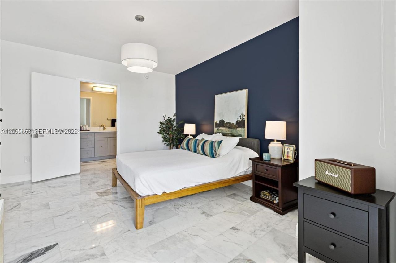 901 Brickell Key Blvd , Unit 2401, Miami, FL 33131 Photo