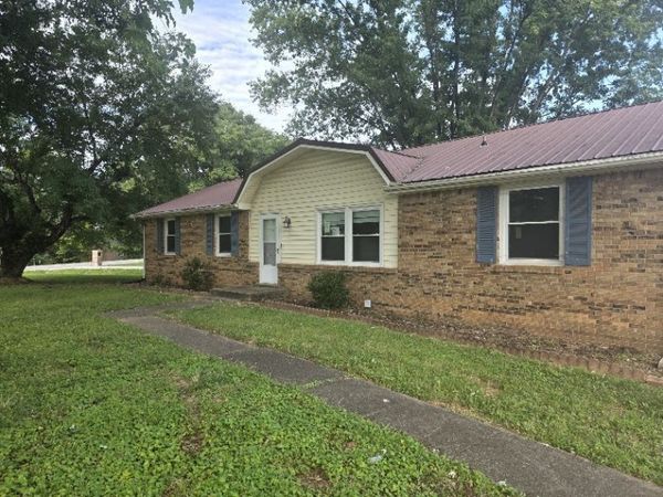 2142 Old Russellville Pike , Clarksville, TN 37043