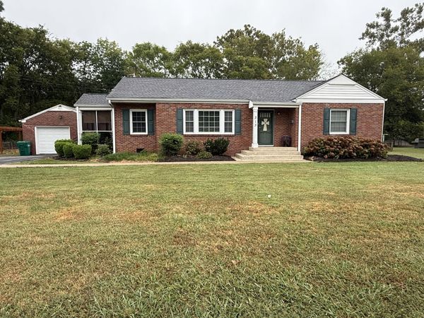 313 Castle Heights Ave, Lebanon, TN 37087