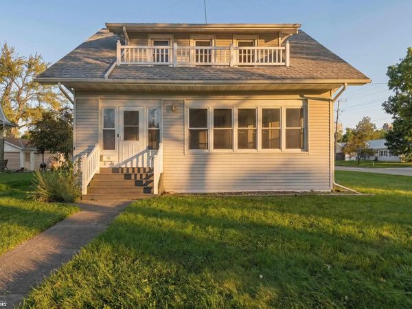 216 Center Street W, Britt, IA 50423