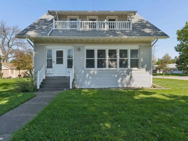 216 Center Street W, Britt, IA 50423