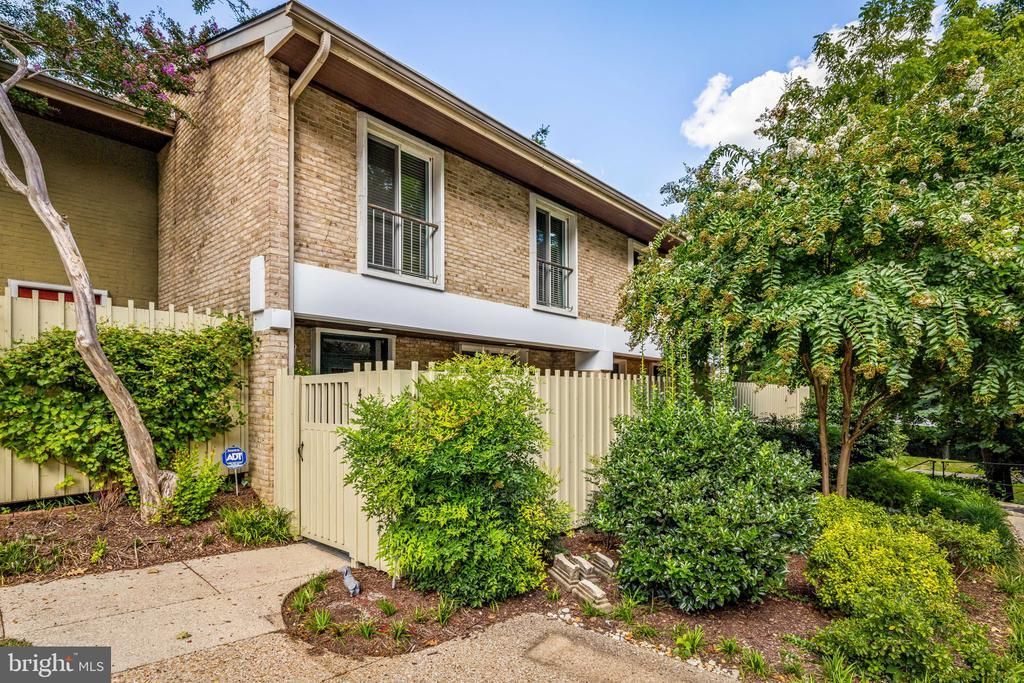 4 Hamlet Hill Road, Baltimore, MD 21210 Main Photo