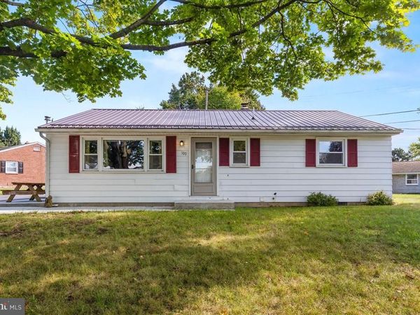 100 WALTON AVENUE, CARLISLE, PA 17013