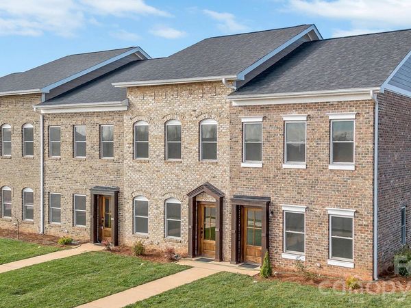 2111 24th Street Lane SE, Hickory, NC 28602