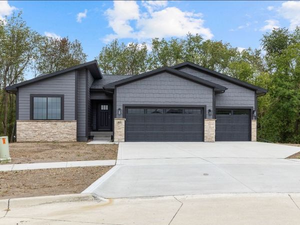 809 Whitetail Court, Mitchellville, IA 50169