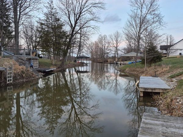 6 W Mohican Cove, Franklin Twp, OH 45171