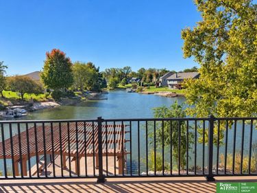 2713 Lakeview Circle, Plattsmouth, NE 68048