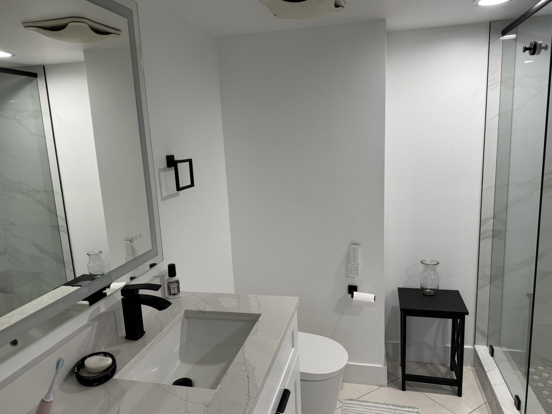 4200 N Ocean Drive, Unit 2-1705, Singer Island, FL 33404 Photo