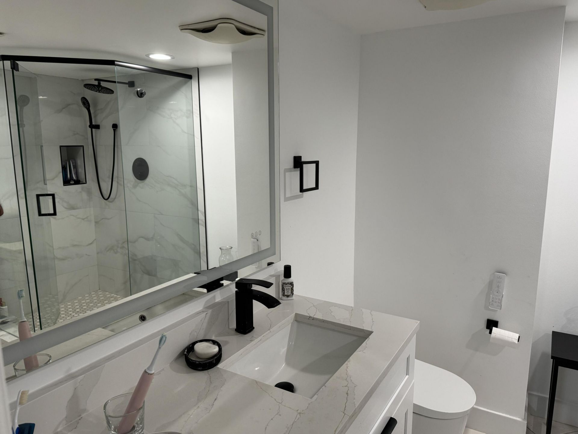 4200 N Ocean Drive, Unit 2-1705, Singer Island, FL 33404 Photo