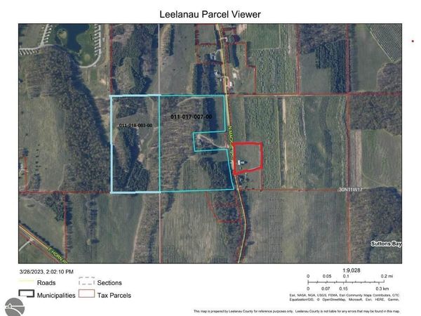 1551 Macksey Road N, Suttons Bay, MI 49682