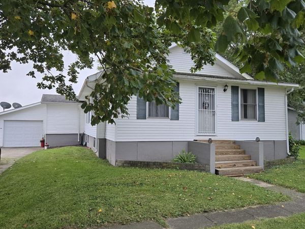 41583 E 100 North Road , Fisher, IL 61843
