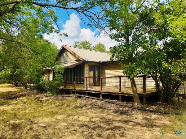 823 Mountain Road , Gatesville, TX 76528