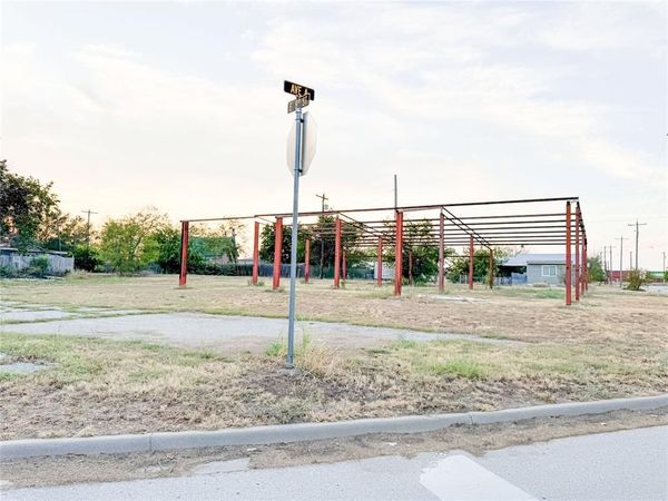 511 E 8th Street , Cisco, TX 76437