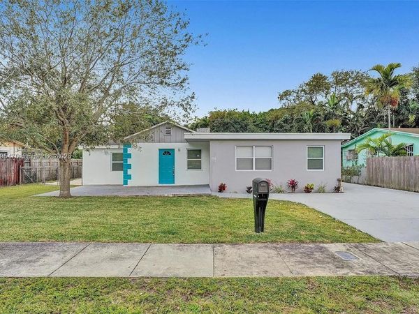 760 NE 152nd St , Miami, FL 33162