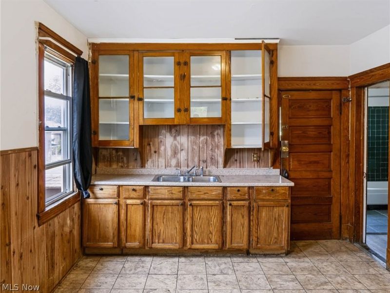 10001 Stoughton Avenue, Cleveland, OH 44104 Photo 3