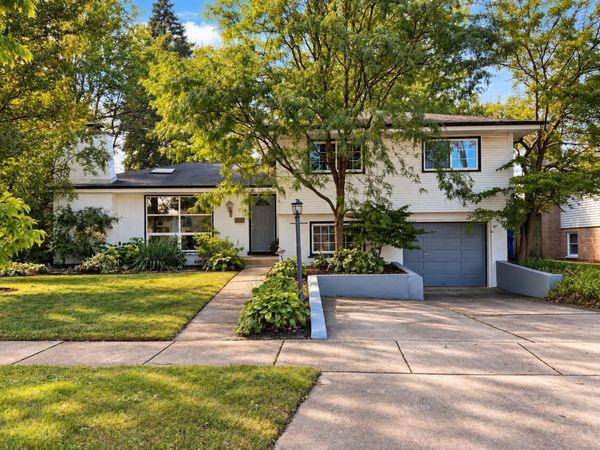 426 Amherst Avenue , Des Plaines, IL 60016