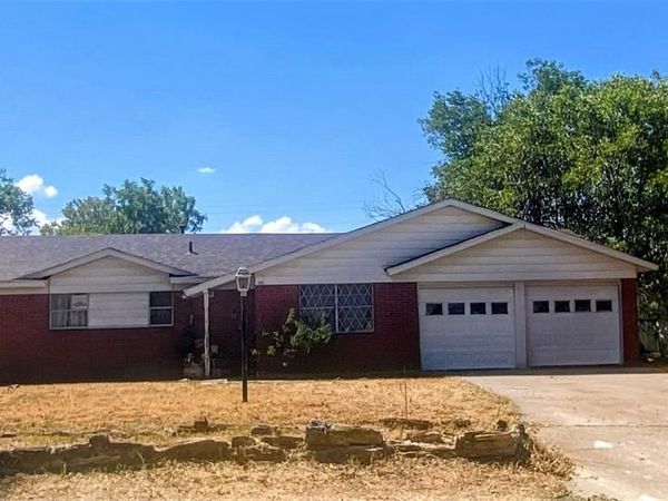 445 Hoffman Drive , Dublin, TX 76446