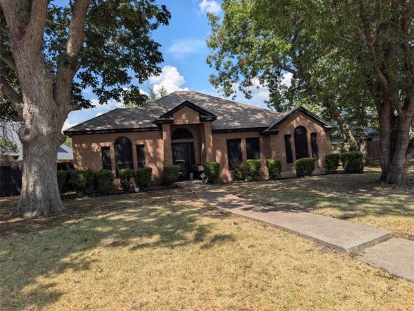 127 Pecan Grove , Lancaster, TX 75146