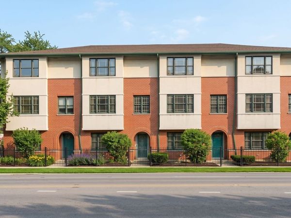 821 N Harlem Avenue , Oak Park, IL 60302