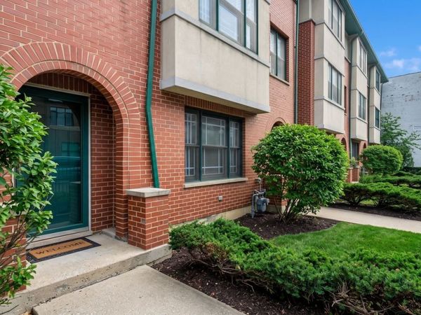 821 N Harlem Avenue, Oak Park, IL 60302
