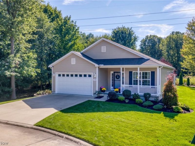 9590 Ravinia Drive , Olmsted Falls, OH 44138 Photo 2