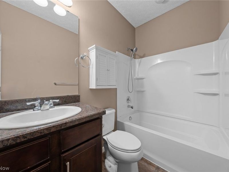 9590 Ravinia Drive , Olmsted Falls, OH 44138 Photo 32
