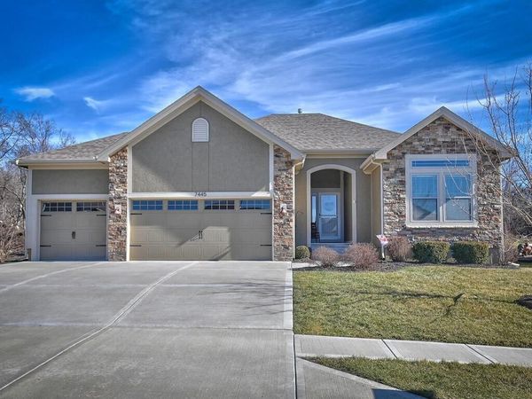 7445 Damon Drive, Parkville, MO 64152