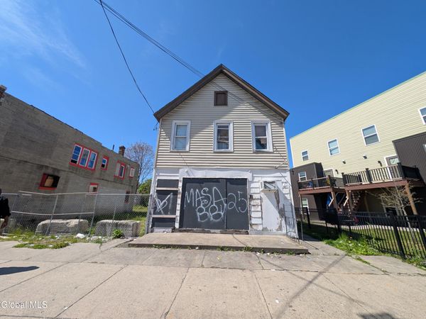 844 Albany Street, Schenectady, NY 12307