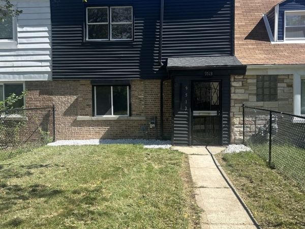9513 S Merrion Avenue , Chicago, IL 60617