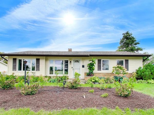 401 E Elk Grove Boulevard, Elk Grove Village, IL 60007