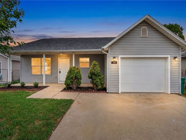1106 S E Street , Rogers, AR 72756