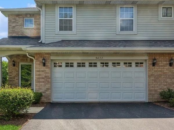 9411 Fountain Point Circle , Darien, IL 60561