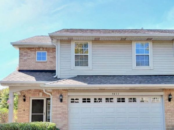 9411 Fountain Point Circle, Darien, IL 60561