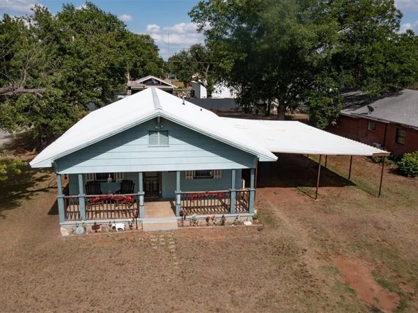 300 S Cedar Avenue, Erick, OK 73645