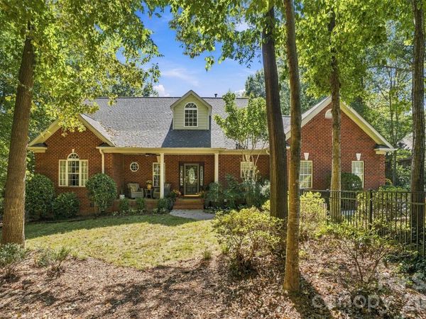 232 Pebble Stone Lane, Matthews, NC 28104