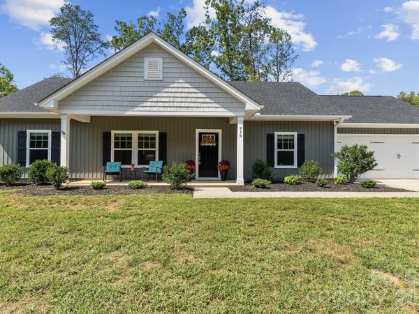 916 Westminster Drive , Unit 8, Statesville, NC 28677