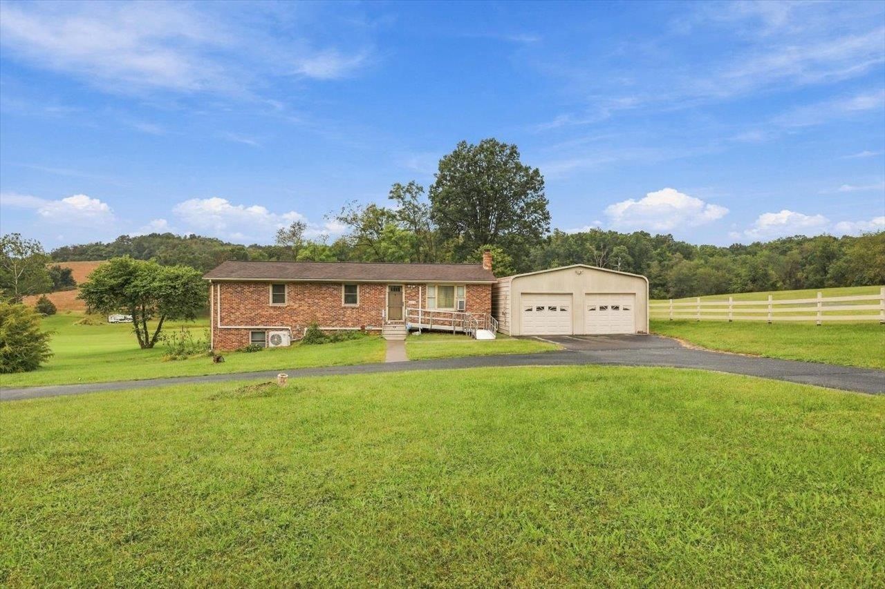 906 Boyers Rd, Harrisonburg, VA 22801 Main Photo